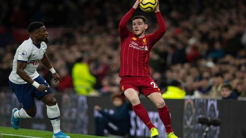 Ném biên có việt vị không? Tìm hiểu về luật ném biên trong bóng đá